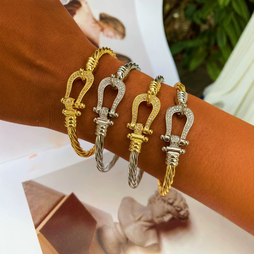European and American popular horseshoe buckle design copper-plated 18K gold bracelet cable intercolor hook buckle bracelet manufacturer wholesale full figure