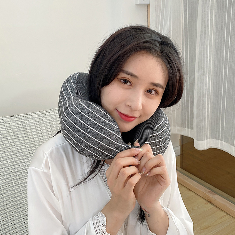Travel rest airplane pillow, office nap neck protection pillow, striped magnetic fabric U-shaped prone pillow, can be stored Specification image