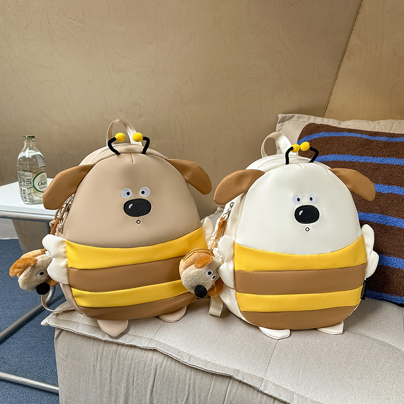 2025 New children's cute schoolbag, Little Bee Backpack, Japanese-style cartoon, versatile, lightweight travel lady's backpack Application Scenario