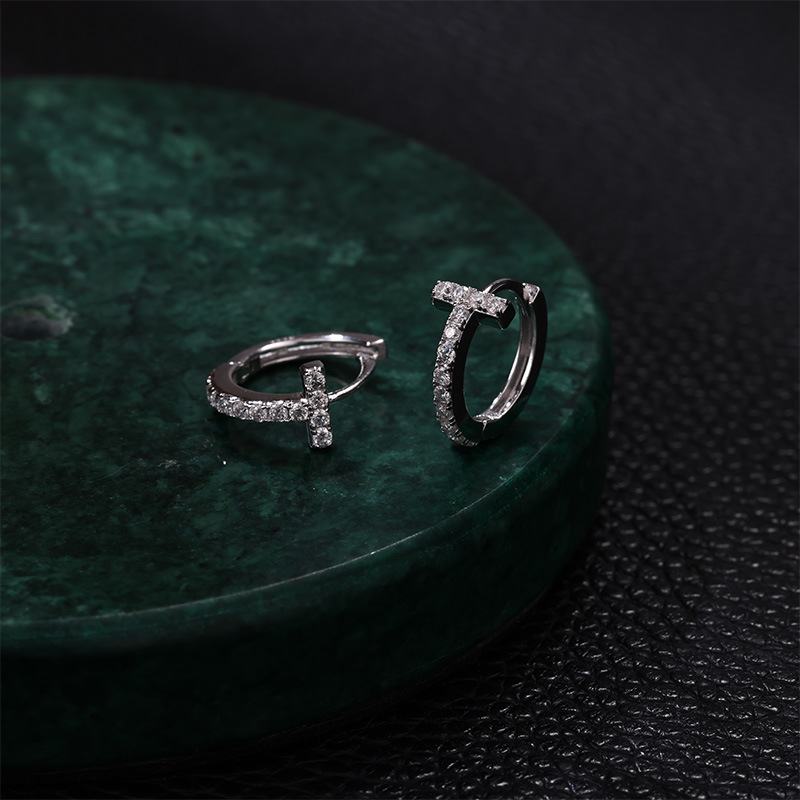 Zhuoheng s925 sterling silver, niche letter T circle design earrings, versatile, light luxury and simple ear stud Specification image