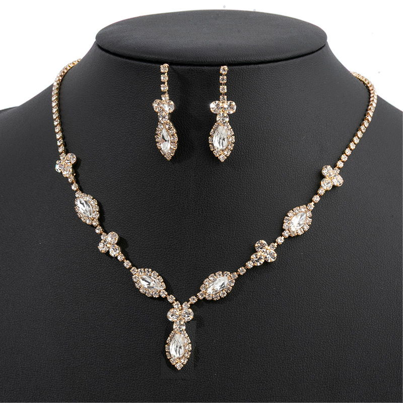 Wholesale of cross-border accessories from Europe and America, including diamond-encrusted rhombus pendants, necklaces, earrings, sets, fashionable banquet bridal gowns, jewelry and accessories details Picture
