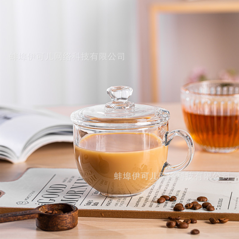 كأس فطور الحليب الزجاجي مغطى بكوب شاي ساخن Specification image
