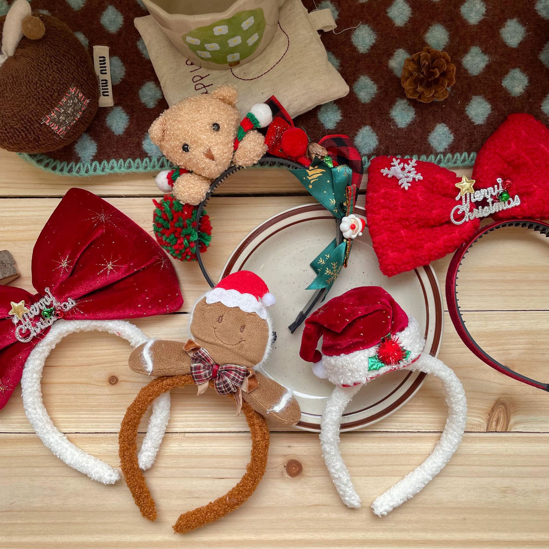 A new Korean-style Christmas sparkling children's headband with a bow and antler, creating a sweet and girlish atmosphere details Picture