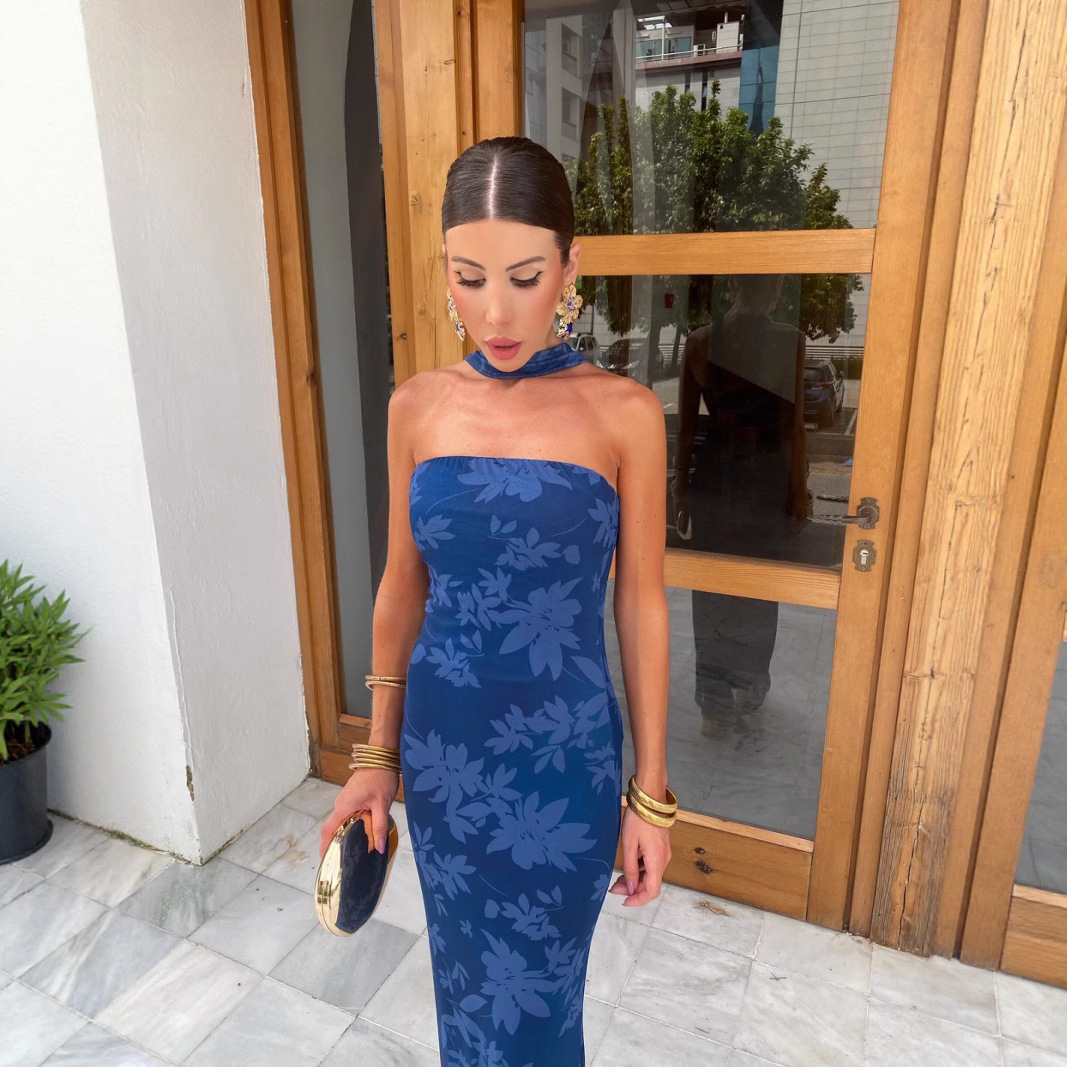 In 2025, this is a popular long export dress in Europe and America. It is a sleeveless, backless, figure-hugging, casual and sexy dress Specification drawing