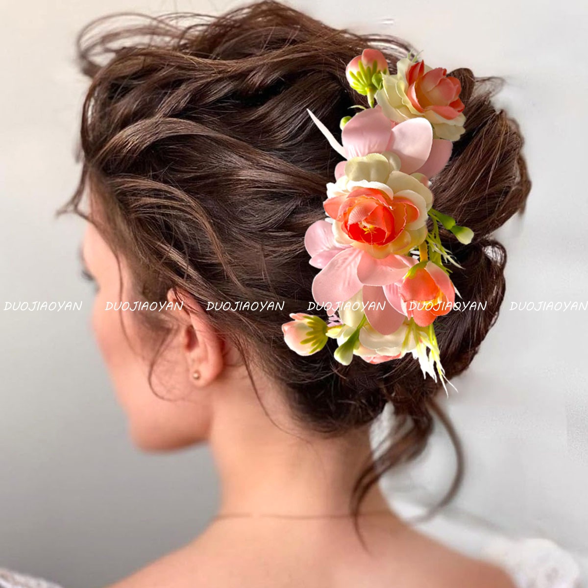 New large flower hair comb, realistic fabric flower three-dimensional accessory, Hawaii Beach gorgeous flower vacation hair accessory for women Application Scenario