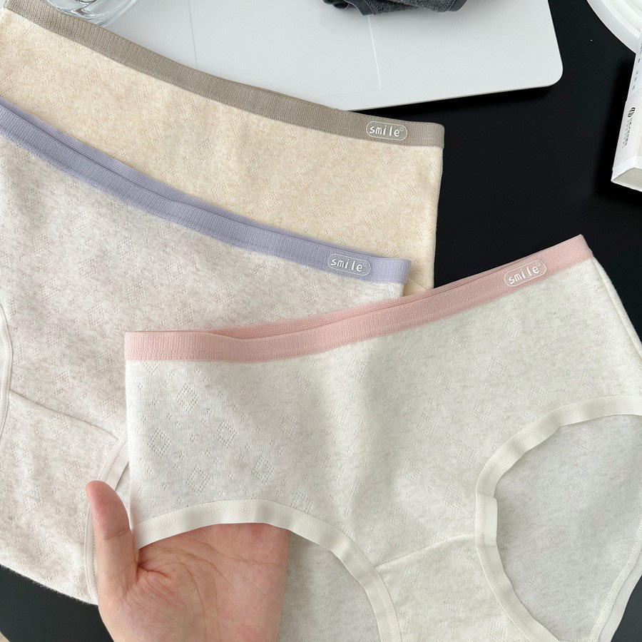New type of underwear, Class A pure cotton comfortable women's mid-waist seamless antibacterial women's triangle underwear Application Scenario