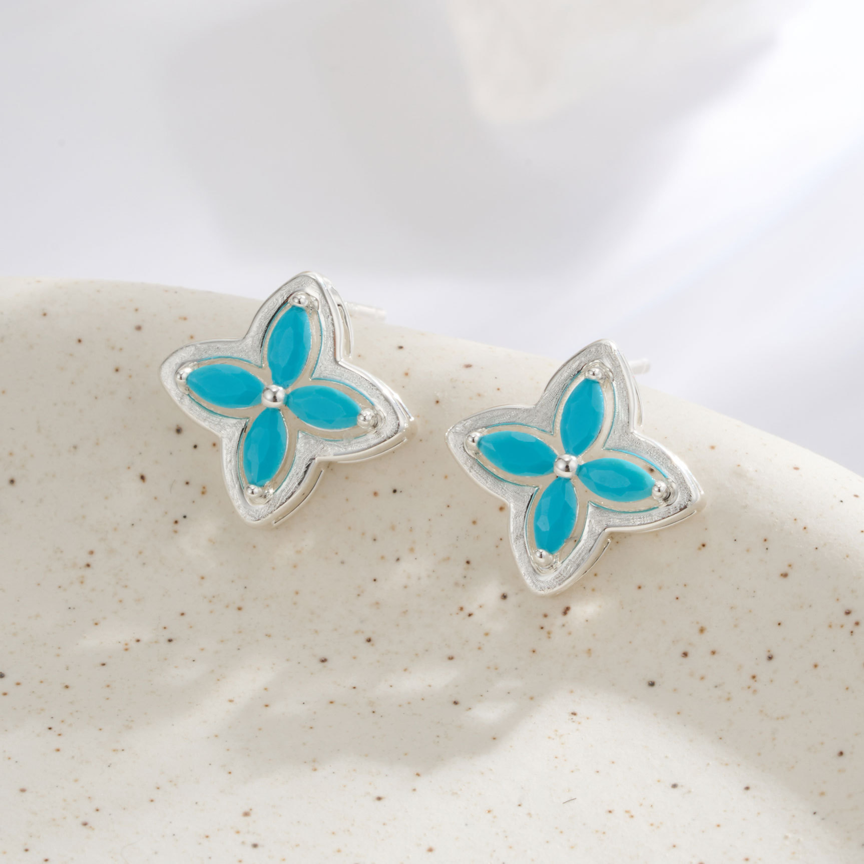 Simple and versatile four-leaf clover ear stud copper alloy brushed blue turquoise s925 silver needle light luxury high-end exquisite earrings details Picture