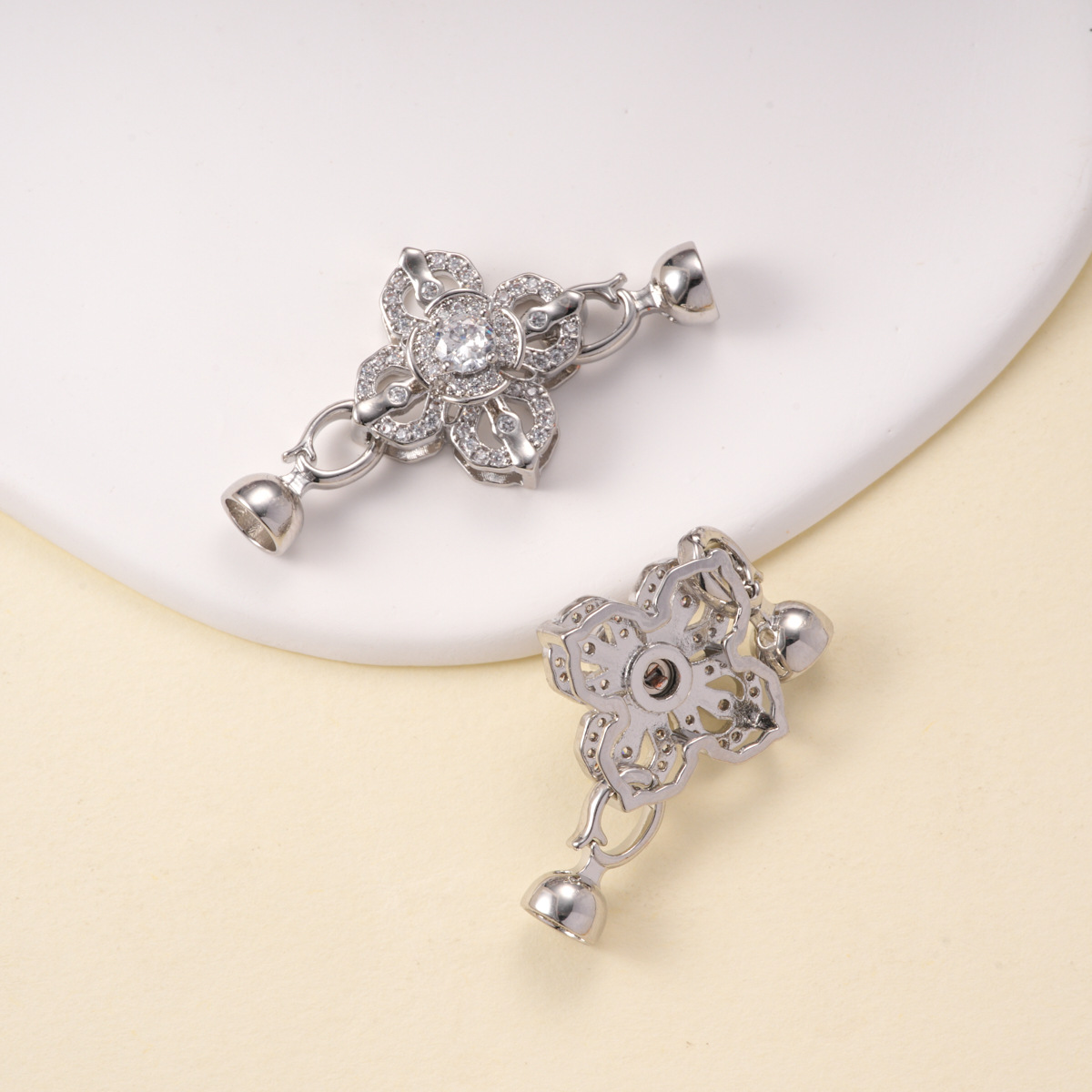 New 18k copper-plated real gold and zirconium-inlaid flower rotatable color retention high-end bracelet necklace clasp DIY accessory Application Scenario