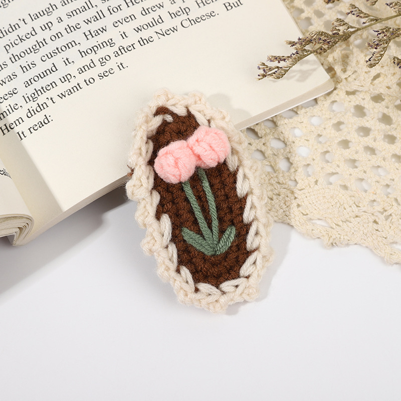 Autumn and winter hand-knitted DIY woolen hair clips, cherry flower BB clips, cute girl bangs side clips, headwear Application Scenario