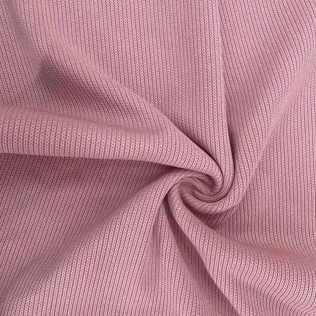 In stock, there is a set of 280g polyester casual pants and sweatshirts made of faux cotton rose-shaped heat packs, small gold bars and corrugated knitted fabric
