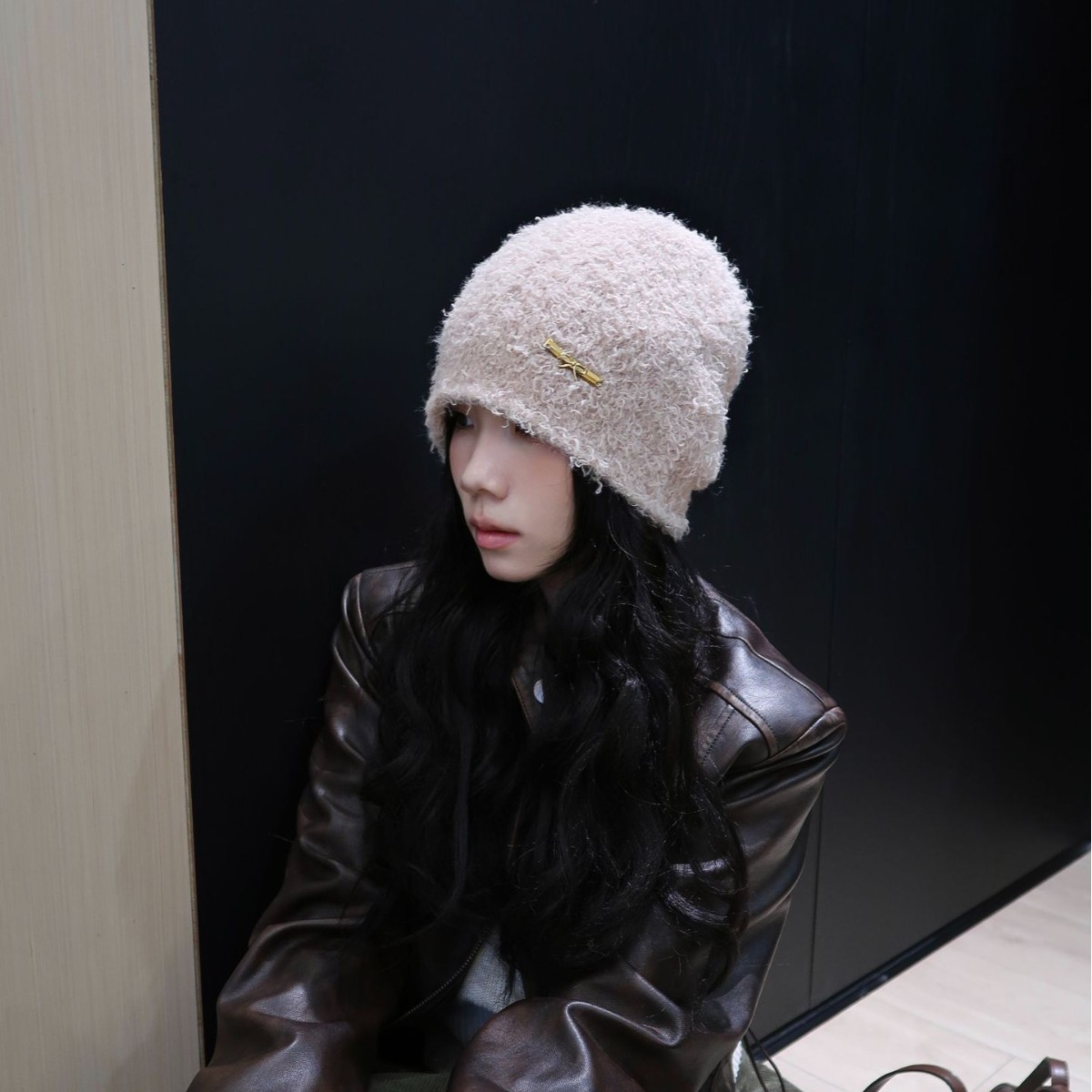 A small cold hat that shows off the face, a pile of hats for women in autumn and winter, Japanese-style rolled-up wool warm knitted woolen cap Application Scenario