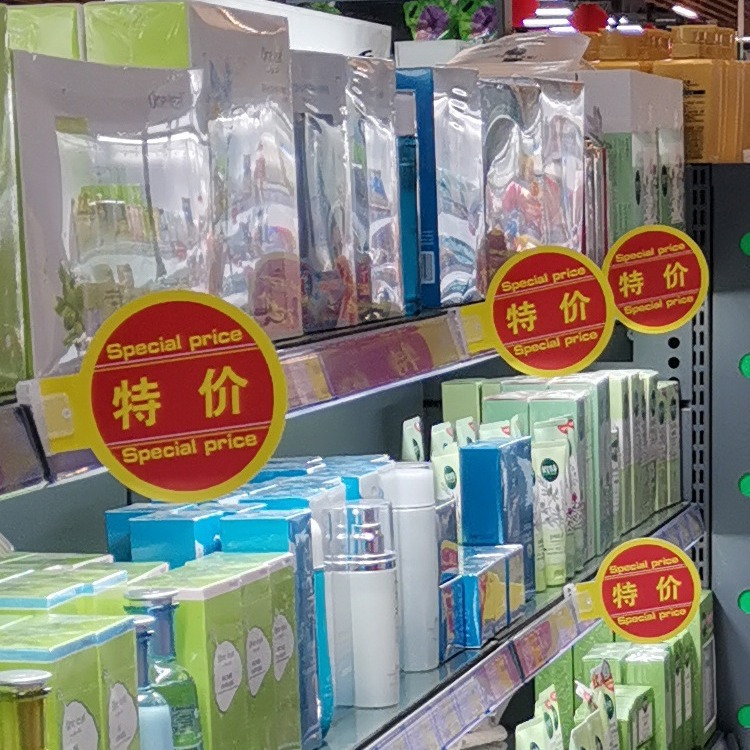 Shopping mall POP plastic card clamps, channel clips, supermarket shelf advertising boards, promotional card accessories, PVC universal card inserts, shelf labels, plastic fixed clips, supermarket cabinet advertising prompt pieces, clamping accessories, store signs Item Picture