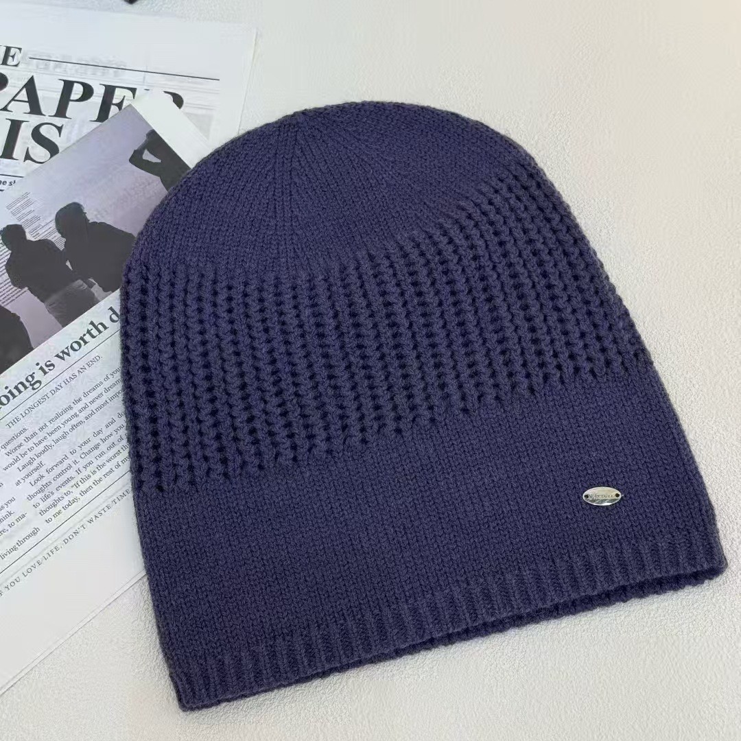 Solid-colored knitted hats for men in winter, large-head girdles, cold hats, Korean-style, versatile and warm woolen hats for women, making the face look smaller details Picture