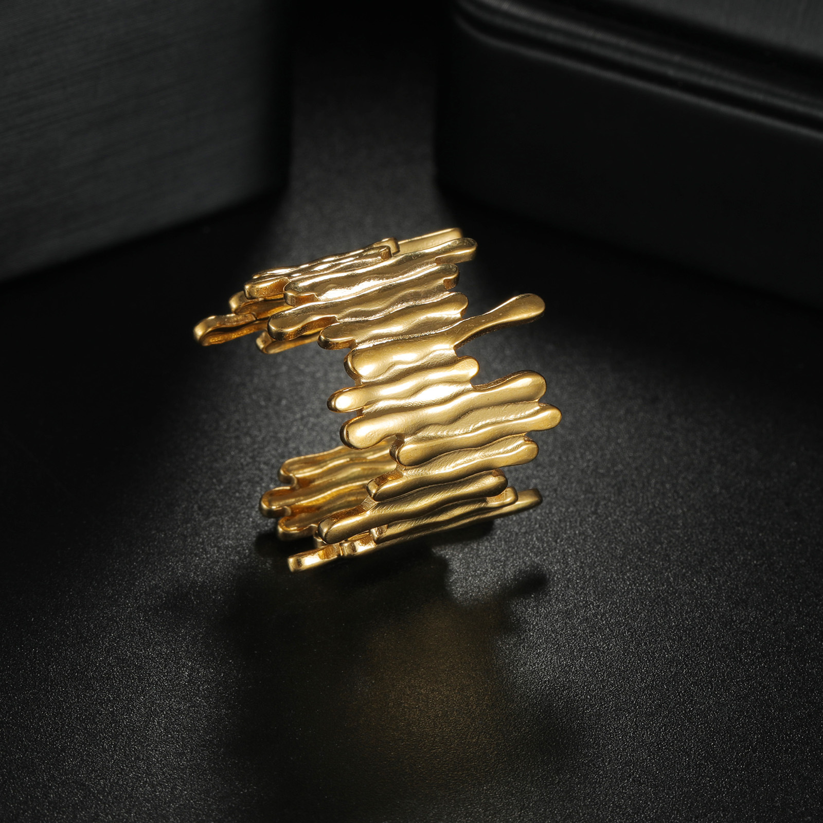 European and American fashion personality geometric cold style asymmetrical exaggerated style women's titanium steel ring electroplated gold does not fade Specification image