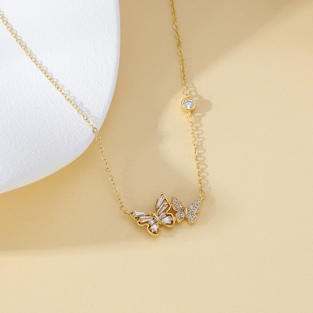 New copper-plated real gold and zircon necklace for women, with a light luxury style, versatile and high-end design, collarbone chain accessory wholesale full figure