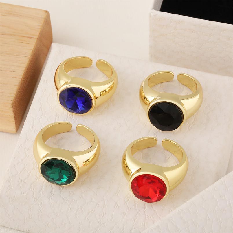 A popular geometric zircon ring in Europe and America, with a light luxury style, luxurious and fashionable temperament, is a copper-plated 18K real gold ring for women Specification image