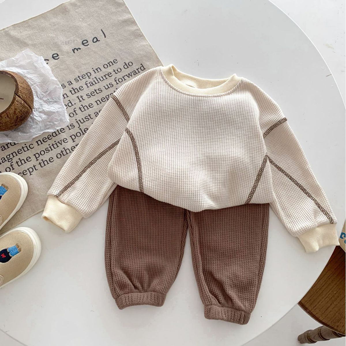 Korean style children's clothing 2023 autumn boys' and Girls' casual loose waffle check sets, long-sleeved T-shirts, baby pants Specification image