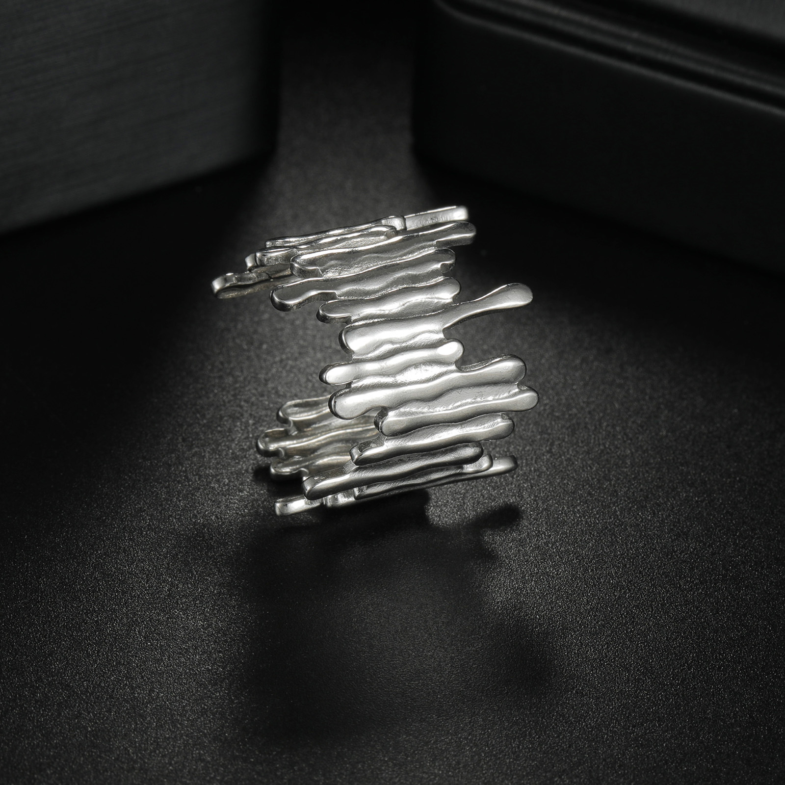 European and American fashion personality geometric cold style asymmetrical exaggerated style women's titanium steel ring electroplated gold does not fade details Picture