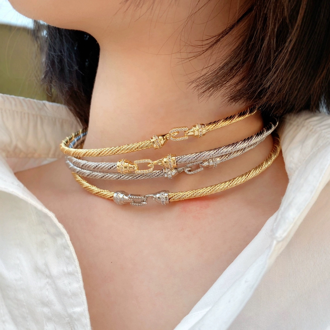 This new retro dual-color 18K real gold electroplated copper neckband bracelet from Europe and America is fashionable, trendy and versatile full figure
