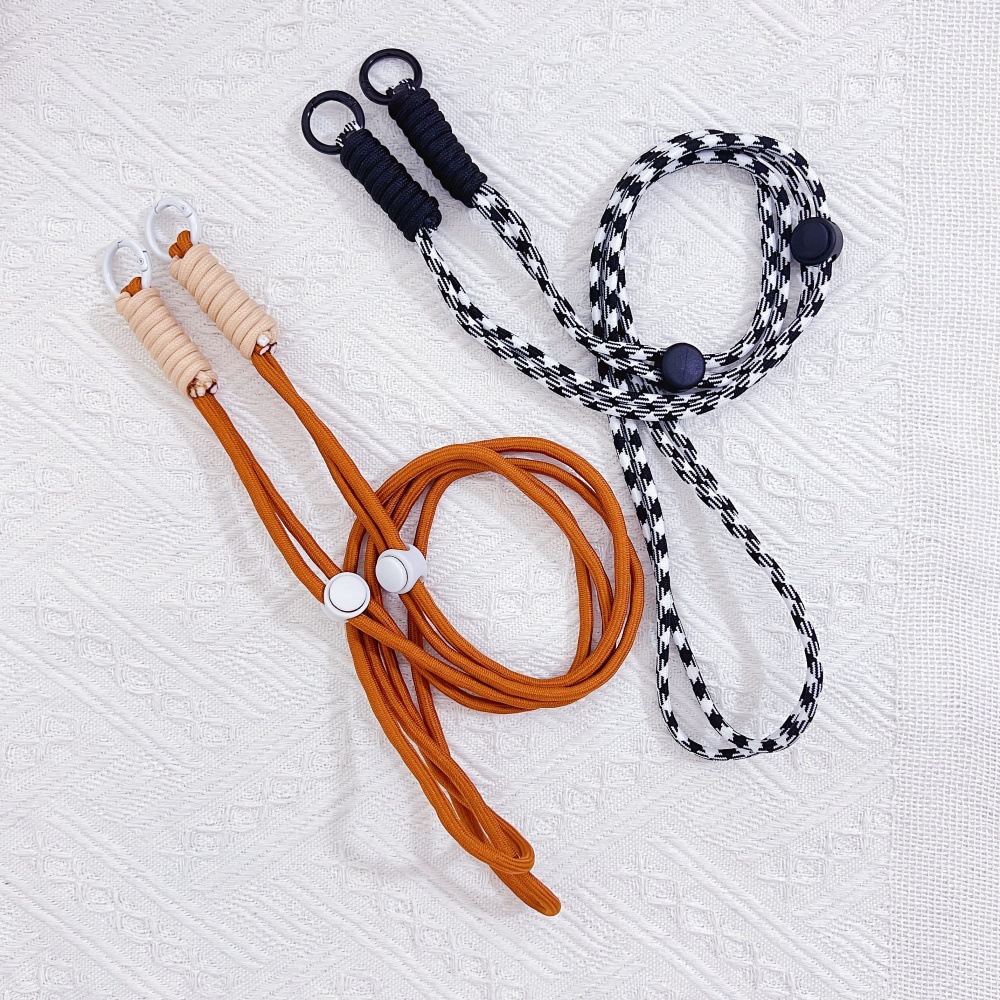 Mobile phone lanyard, crossbody, adjustable, long backpack, water cup, name tag, anti-loss rope, fashionable neck and chain for men and women Application Scenario