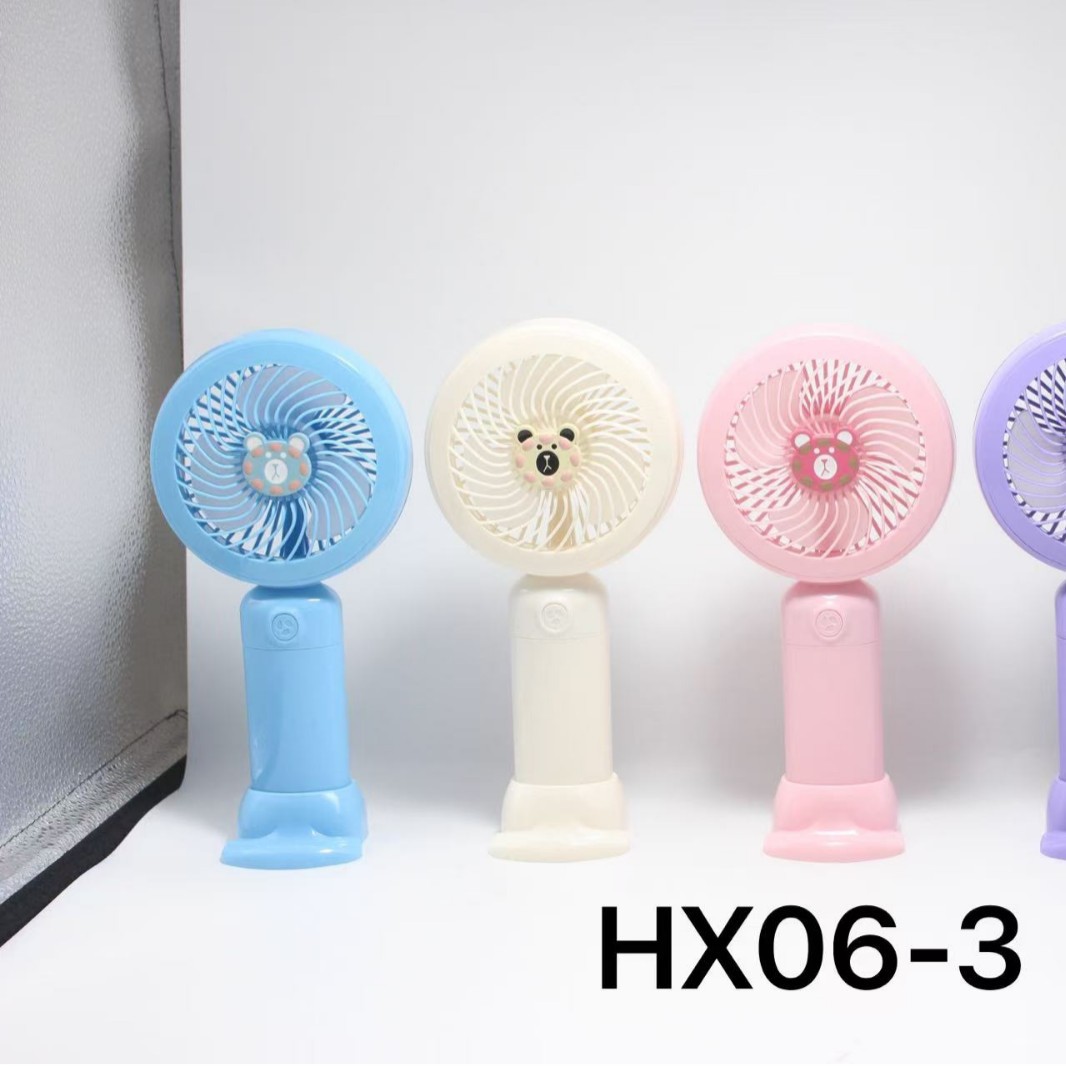 طراز HXX06-3 الجديد الذي يحتوي على ثلاث عجلات من طراز HXX06-3، ويحمل مروحة صغيرة ذات سطح مكتبي ذات قاعدة، رياح خفيفة في الهواء الطلق Specification image