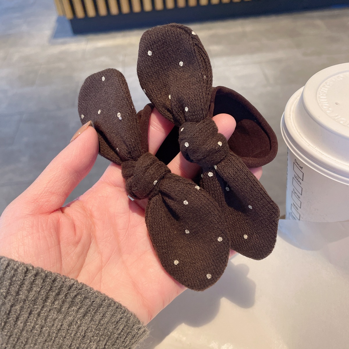 The forest-style Maillard rabbit ear hair band is durable and does not damage hair. It leaves no marks. The towel band is a French retro polka dot hair accessory and a hair tie Application Scenario