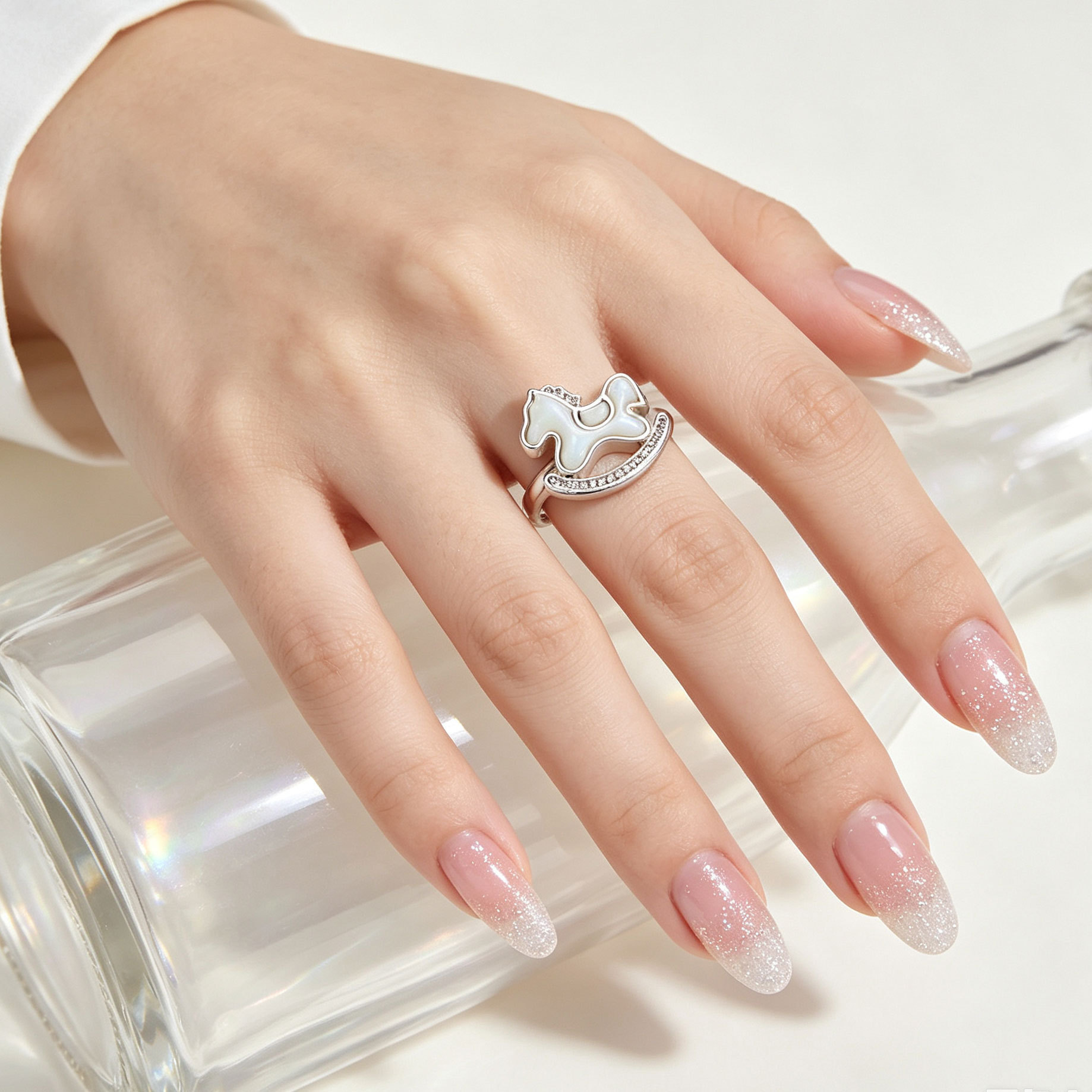 Cute and childlike natural mother-of-pearl horse opening ring, copper alloy micro-inlaid zircon adjustable index finger ring, women's ring full image