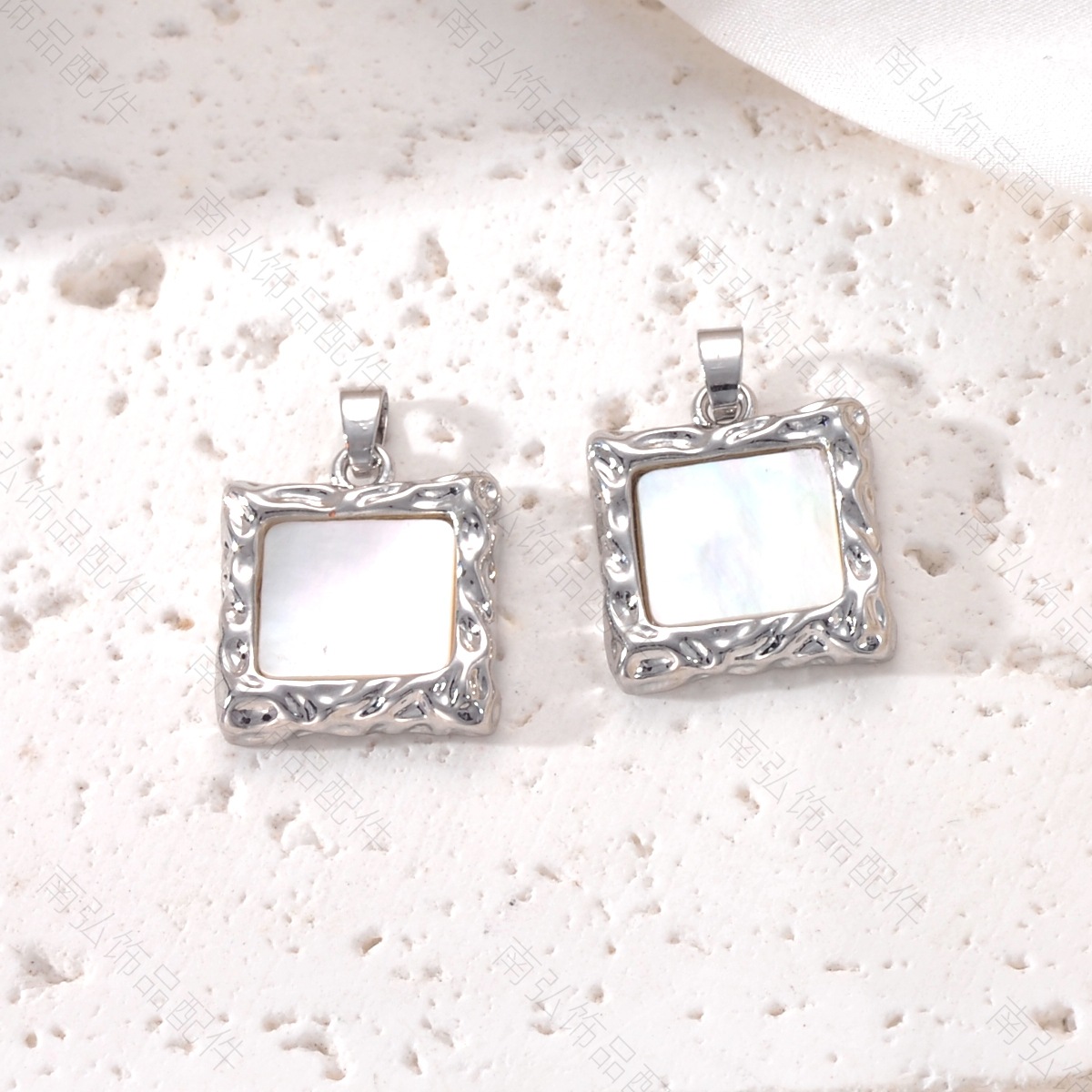 Pearl necklace pendant, copper plated with 18k gold and inlaid with white shell square block, high-end DIY jewelry accessory Application Scenario