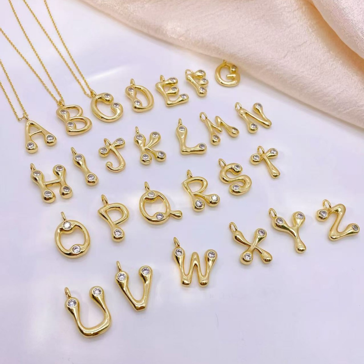 European and American cross-border personalized creative English letter pendant, single pendant, 18K gold-plated necklace, collarbone chain pendant, diy accessory full figure