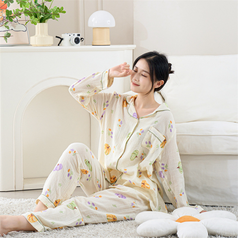 The Spring and Autumn Women's wrinkled gauze set is a comfortable, breathable and soft home wear that can be worn over a cardigan, lapel and pajamas Application Scenario
