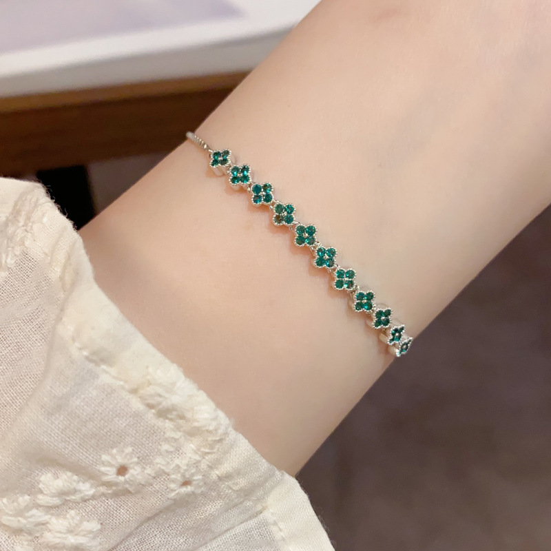 Korean version exquisite, fashionable, versatile, super shiny, full diamond four-leaf flower bracelet, niche style, light luxury and high-end jewelry wholesale details Picture
