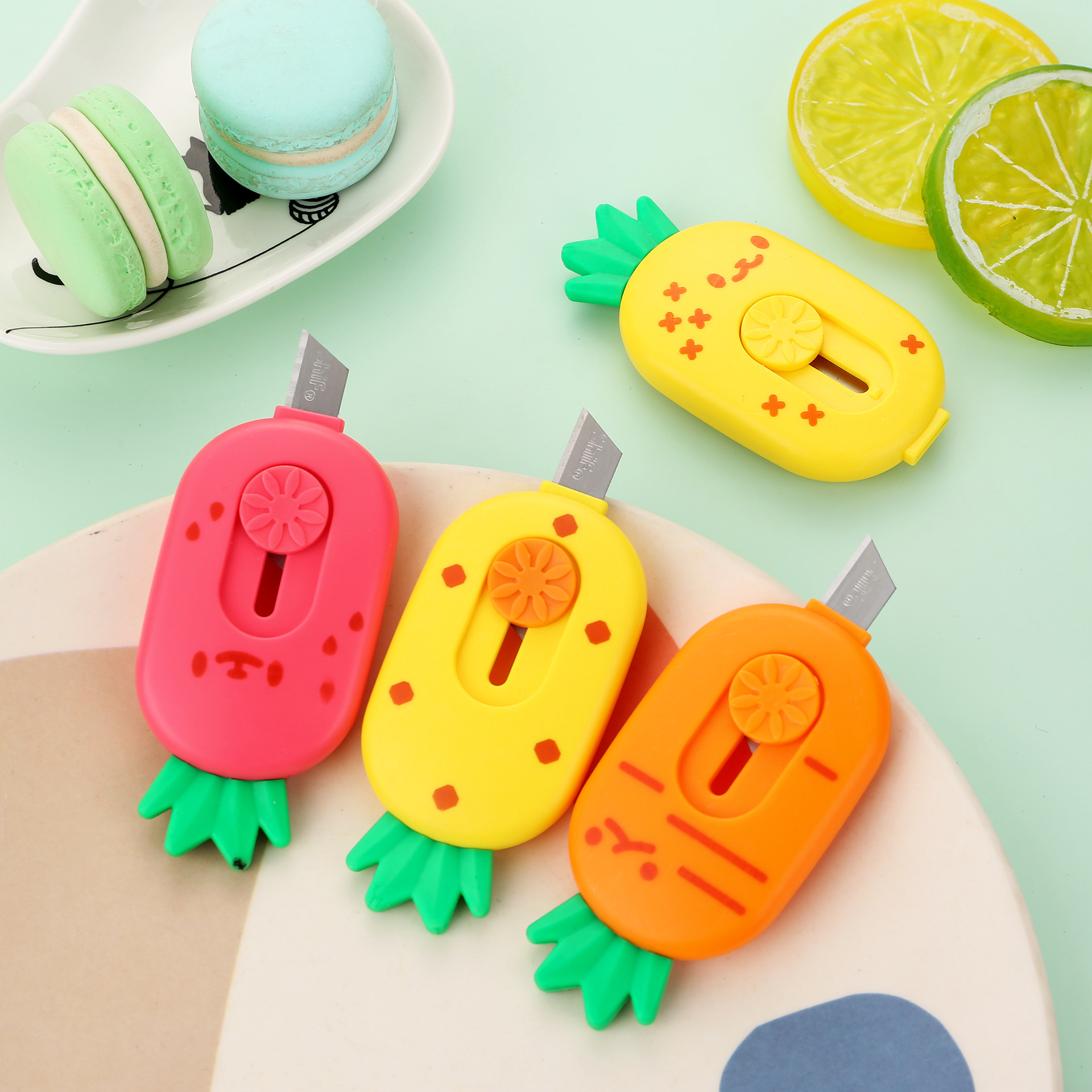 Pioneer Fruit Mini Utility Knife, Portable small student utility knife, express box opening, envelope opening, office paper cutting details Picture