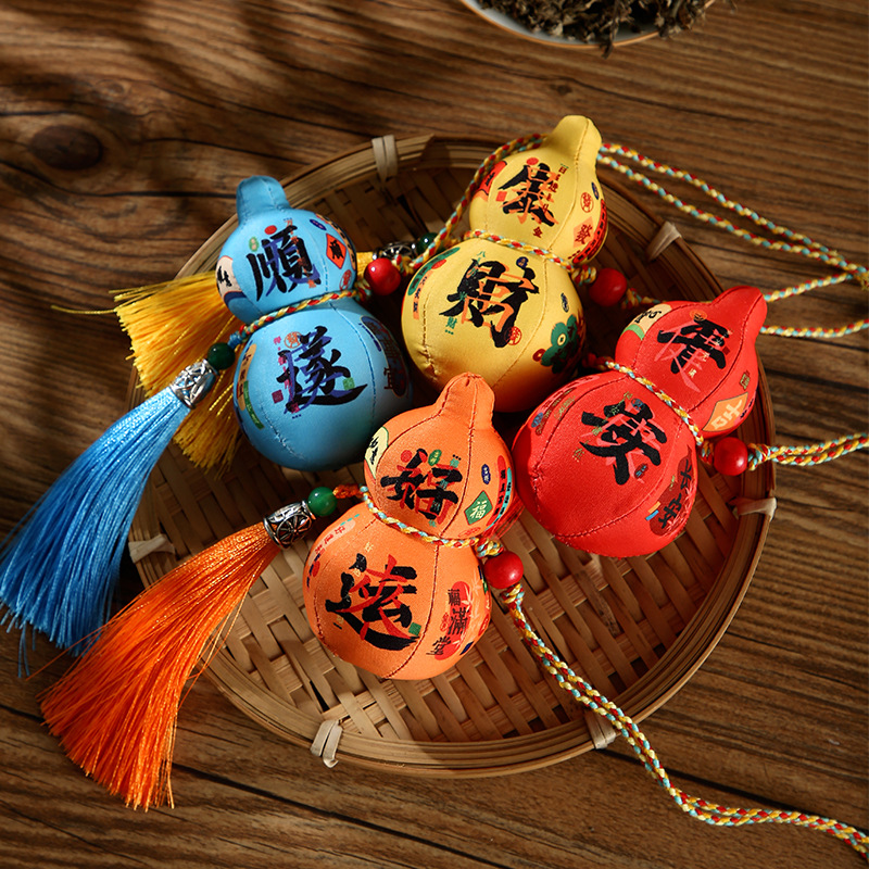 葫芦/手工葫芦/宋锦小马挂件/铜摆件/塑料盆产品图