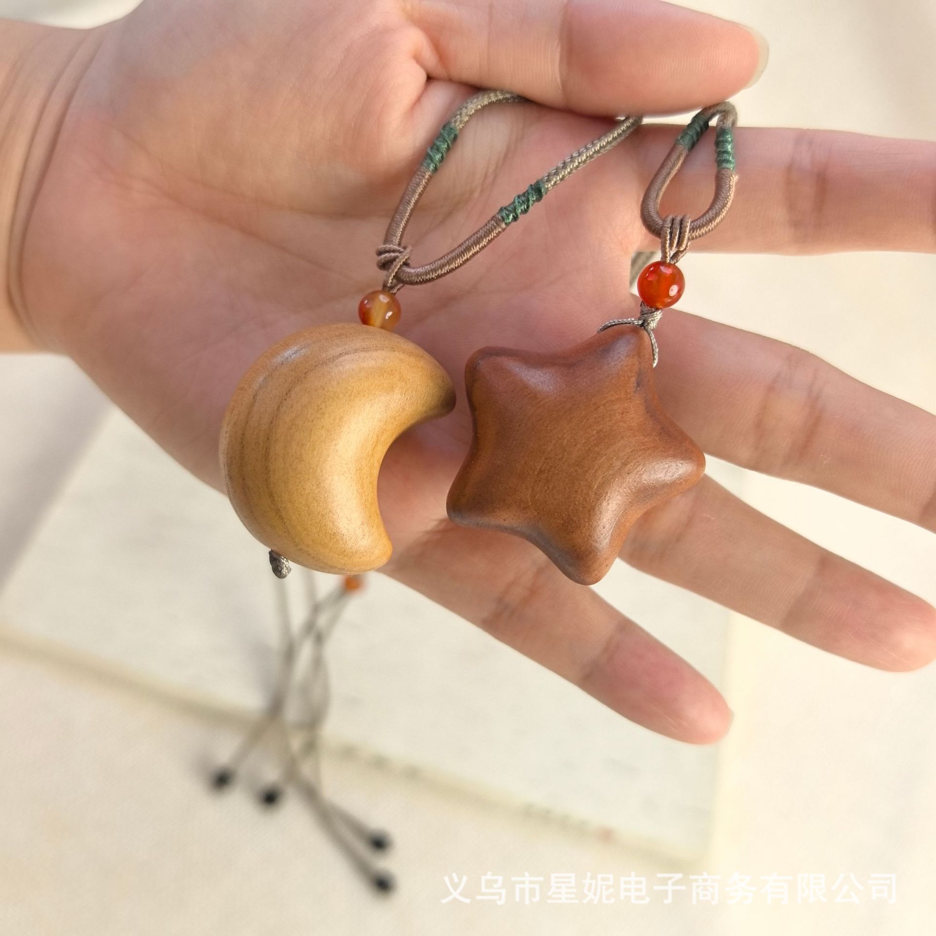 New Chinese-style natural cliff cypress moon pendant necklace for women, retro ethnic style, Zen design, star collarbone chain accessory details Picture