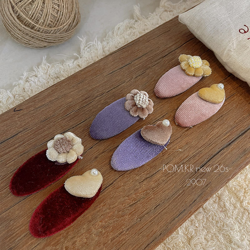 New Korean-style autumn and winter flower-shaped heart-shaped hair clips, oval-shaped handcrafted children's bye-bye clip pairs, sweet bangs clip hair accessory Specification image