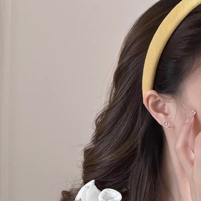 The 2025 new style, the same as Liu Yifei's, features a small yellow fabric hairband. It's a cute headband for women with tall heads and a cute face-washing headband Specification image