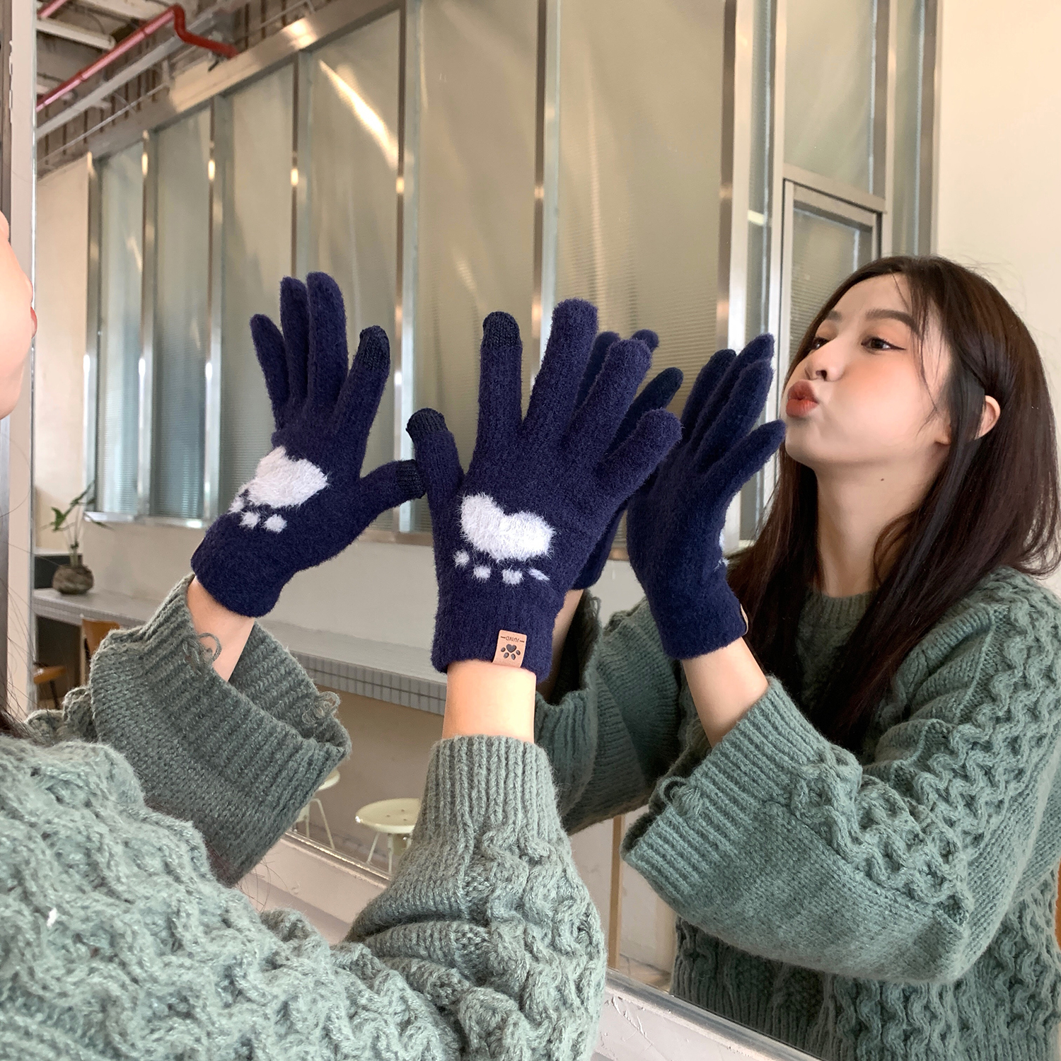 Xinbangbang touch screen thickened fleece gloves for winter students to warm hands, prevent freezing and protect hands, finger-separated knitted gloves for girls details Picture
