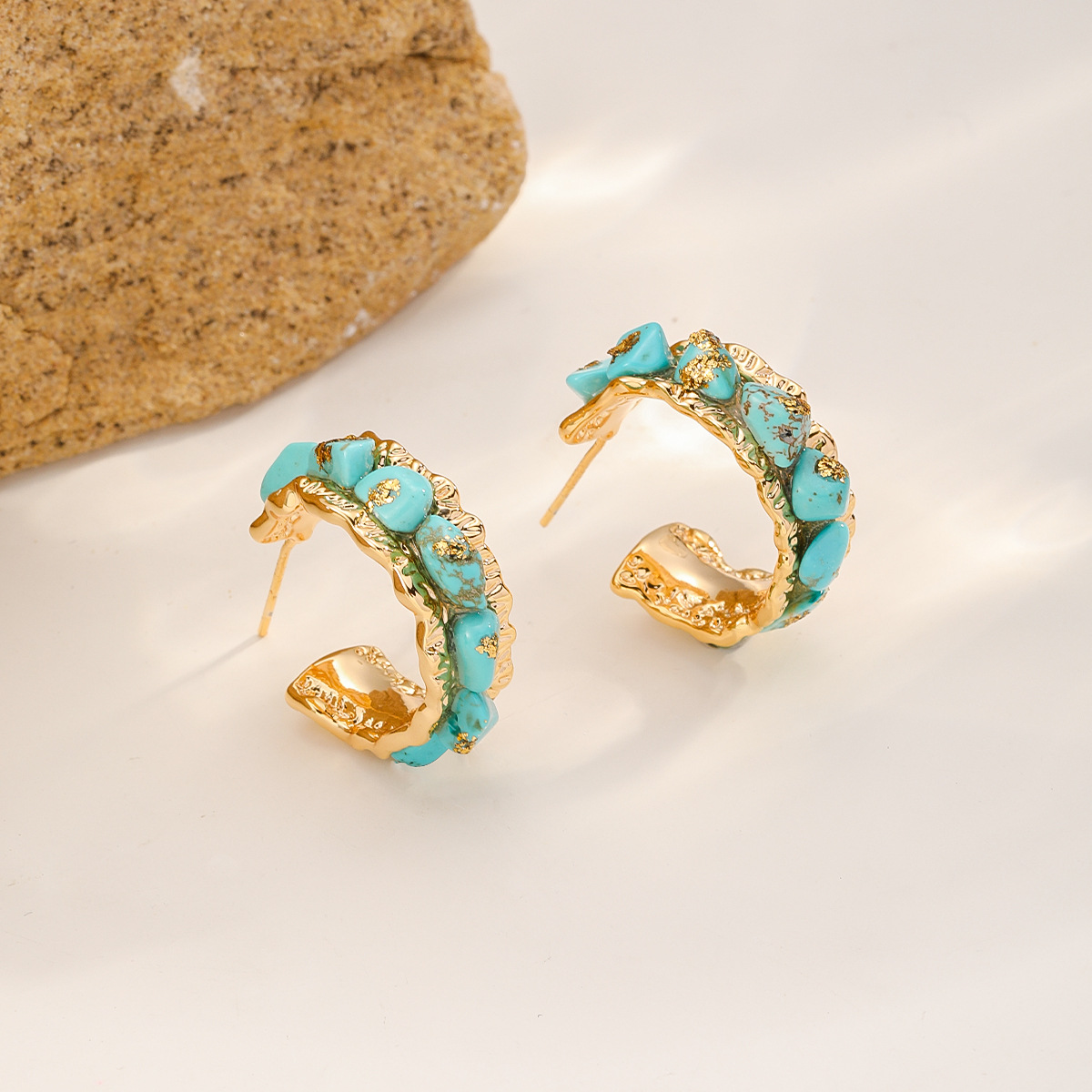 Nasha's European and American cross-border niche retro texture earrings with natural stone inlays exude a light luxury and high-end feel. They are non-fading earrings Application Scenario