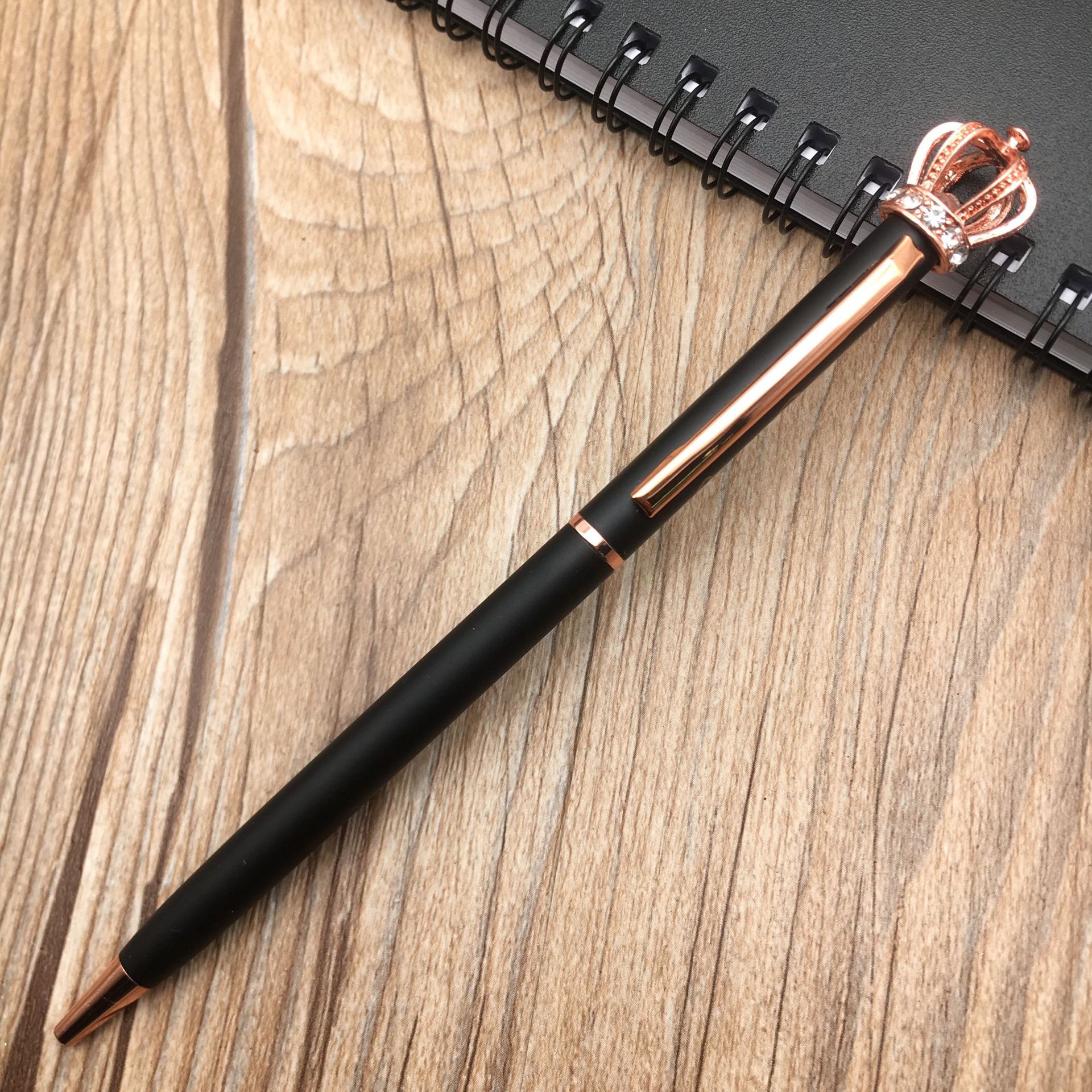 Cross-border best-selling diamond pens, crown ballpoint pens, rotating metal pens, advertising gift pens, with logo printing available in stock Item Picture
