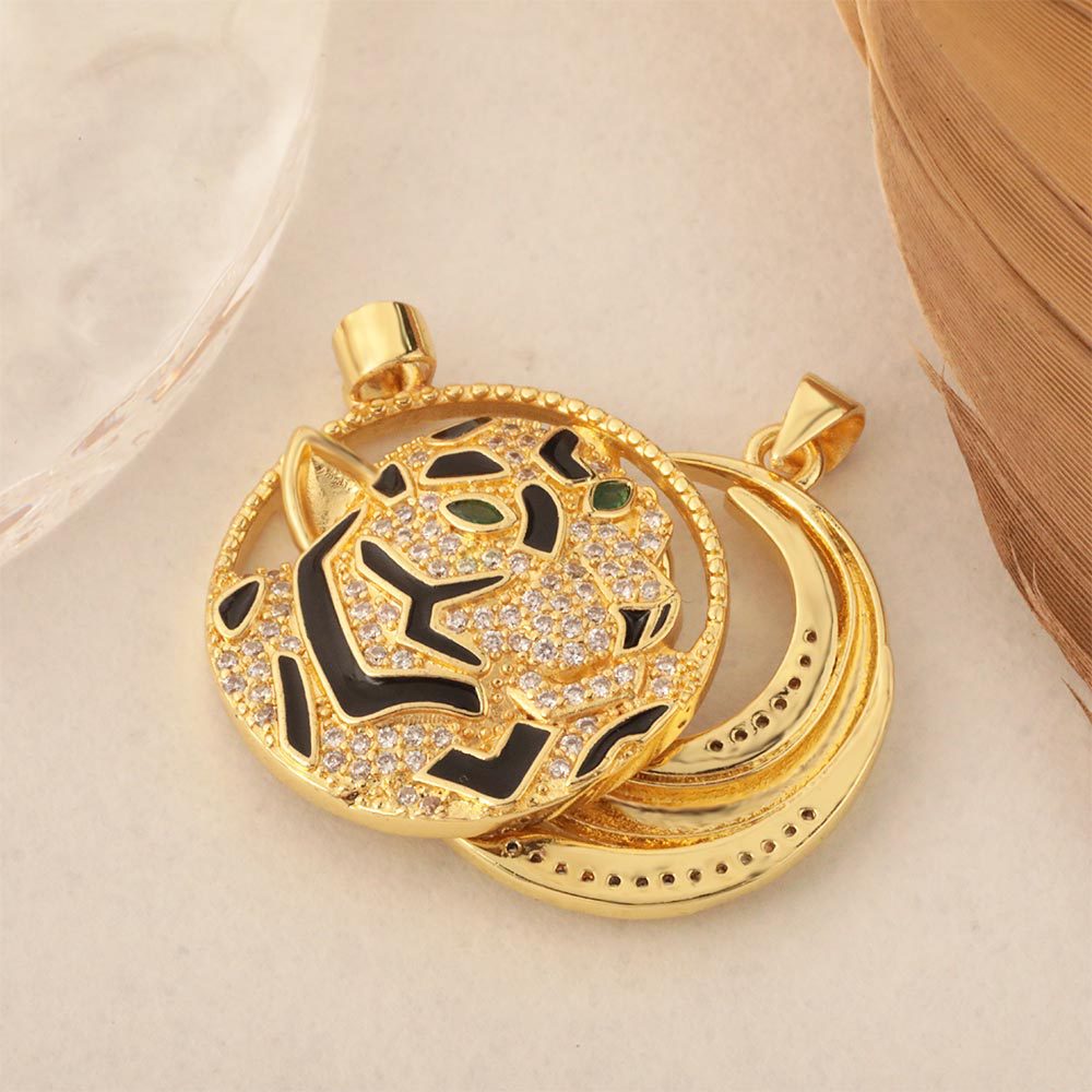 Cross-border exquisite multi-specification copper gold-plated and diamond-encrusted fashionable necklaces, personalized and elegant animal pendants, collarbone chain direct sales details Picture