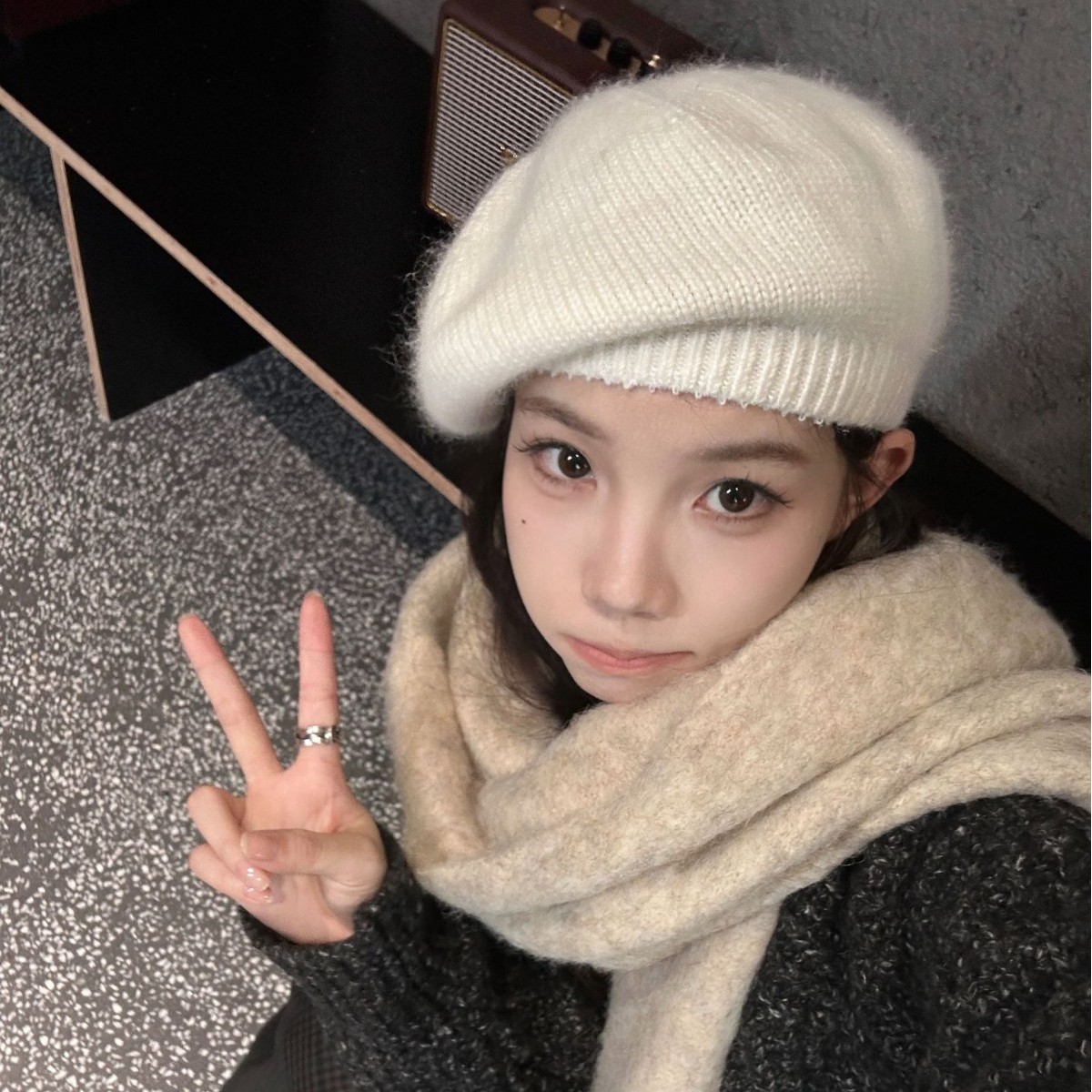 The Korean-style Internet celebrity Bailey Square face woolen knitted cap is a versatile and fashionable choice for women to keep warm and look good on their faces in autumn and winter Specification image