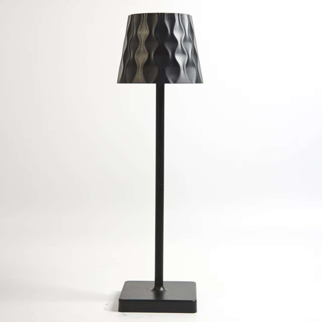 Cross-border creative ironwork high-legged bar table lamp, charging lamp, outdoor restaurant table, retro bedroom bedside night light Specification image