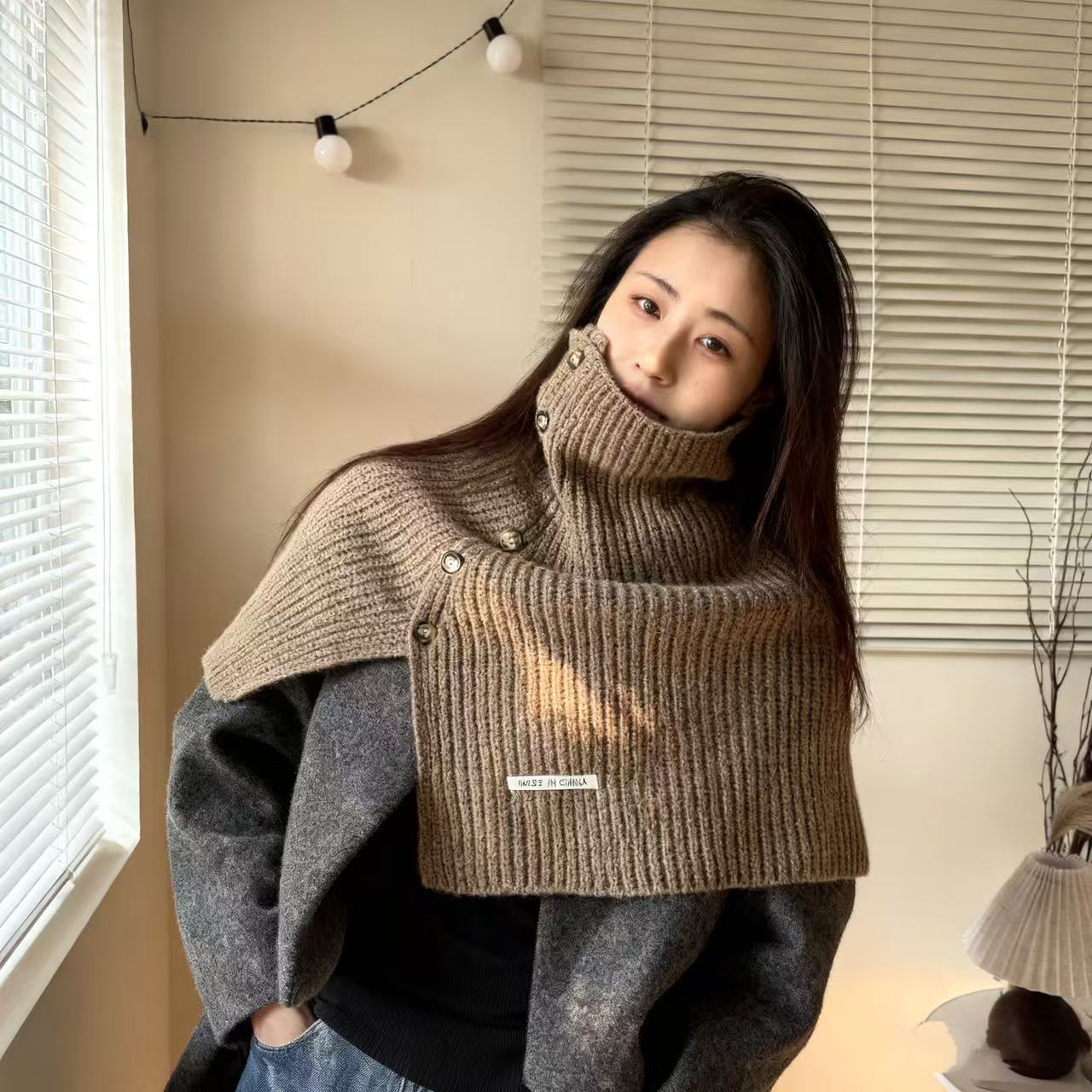 One-piece consignment for autumn and winter high-end shawls, women's button shawls, scarves, knitted tops, Korean-style fashionable and versatile shawls, cloaks, wholesale at street stalls details Picture