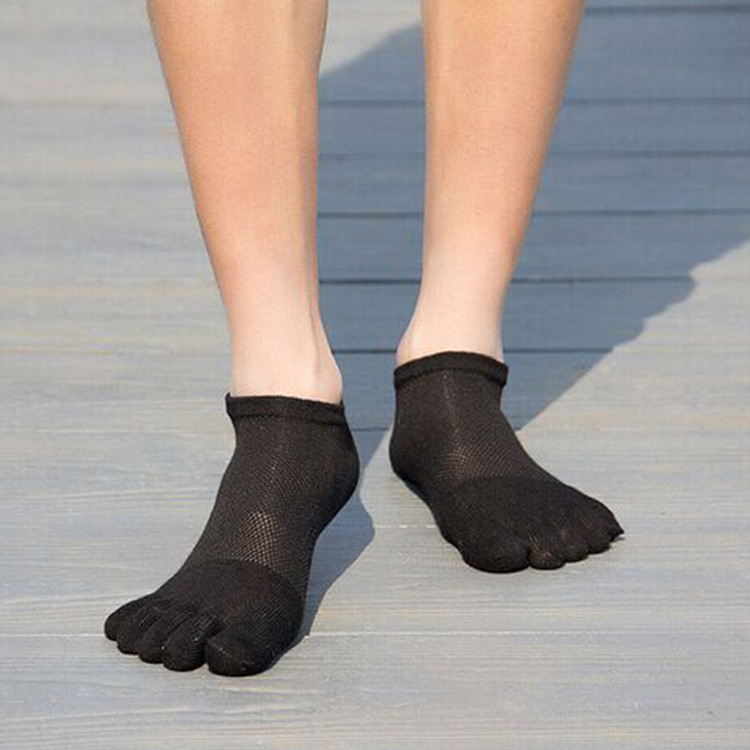 Spring and summer new sporty and casual men's socks, mesh breathable five-toed socks, short pure cotton comfortable split-toe socks for men wholesale Specification image