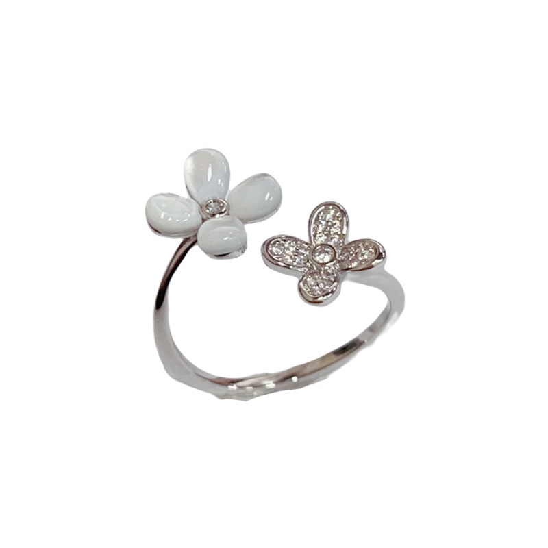 French sweet and versatile, full diamond mother-of-pearl double petal open ring, unique and light luxury design, index finger ring accessory Application Scenario