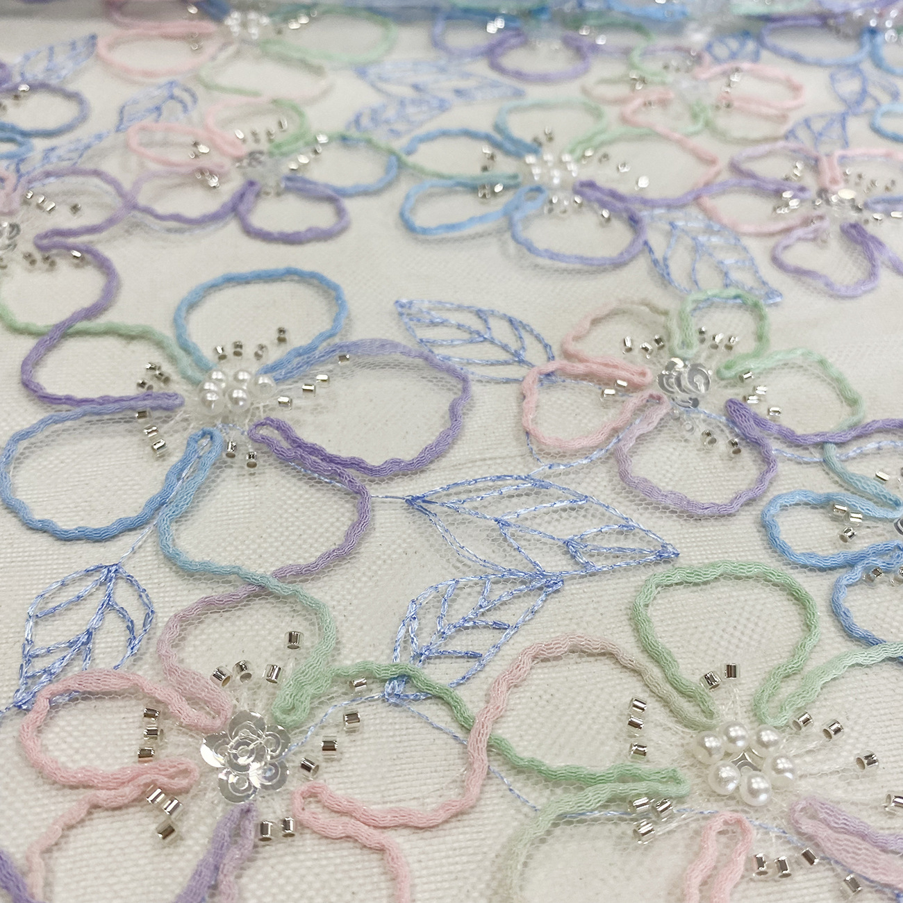 现货时尚彩色多色盘带蕾丝珠子绣花童装女装婚纱礼服面料LACE