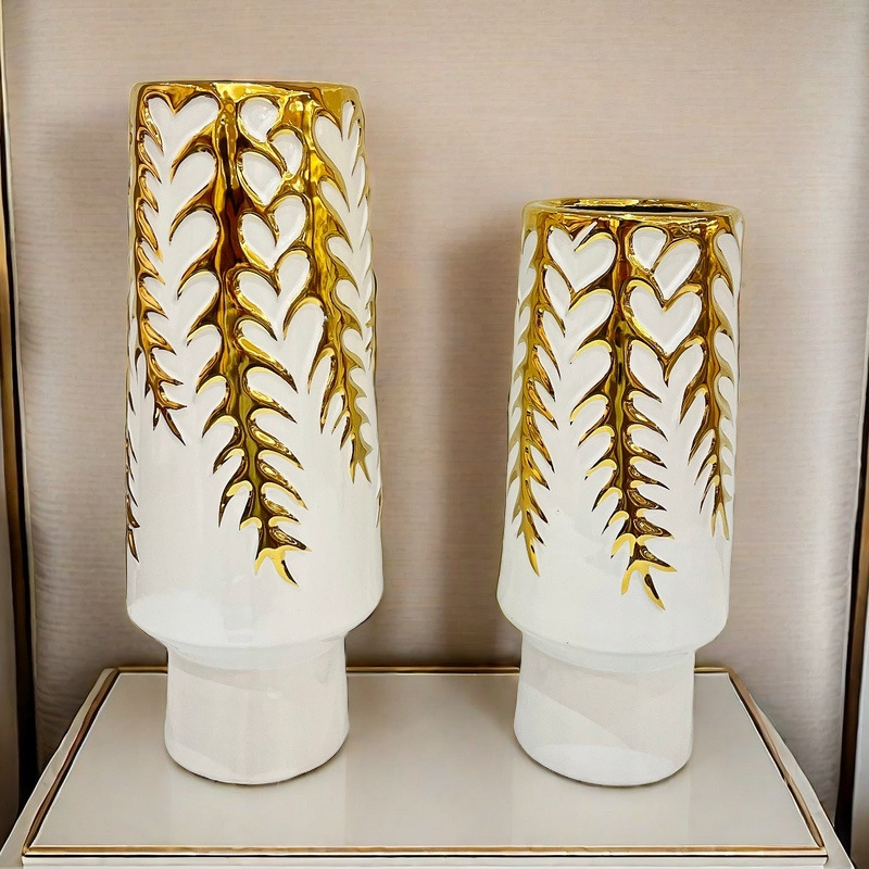 Light luxury electroplated ceramic vase decoration, simple model room soft decoration, living room creative outlet vase arrangement, golden floral art embellishment, bedroom Application Scenario