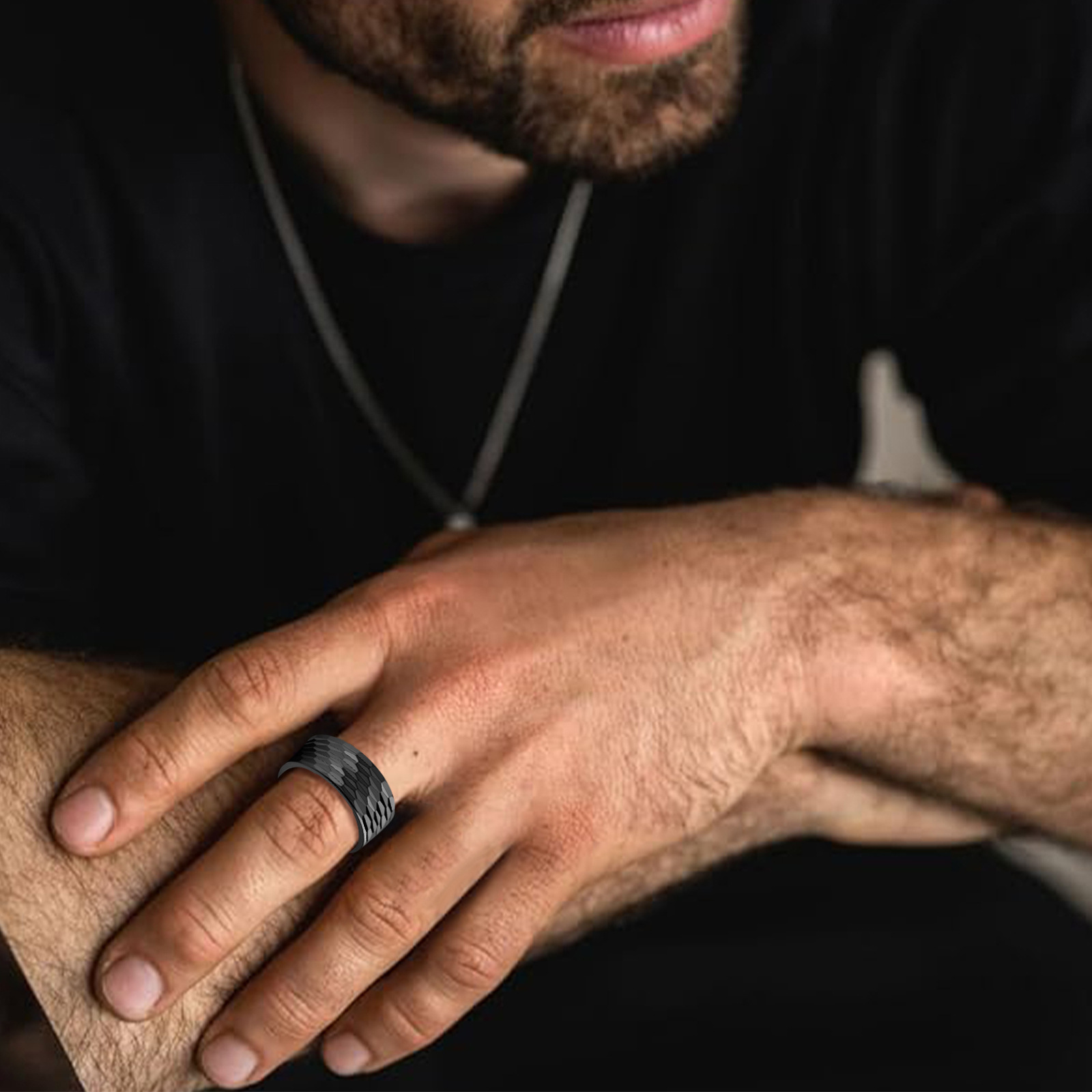 2024 Cross-border new product jewelry: European and American men's accessories 12mm wide hammered pattern large ring men's finger ring titanium steel ring Application Scenario