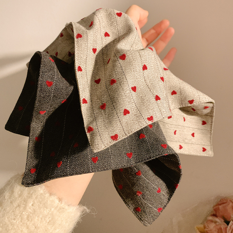 Autumn and winter, extra-large heart-shaped large intestine hair band handkerchief, Korean-style laid-back bun hair band, new high-end hair accessory details Picture