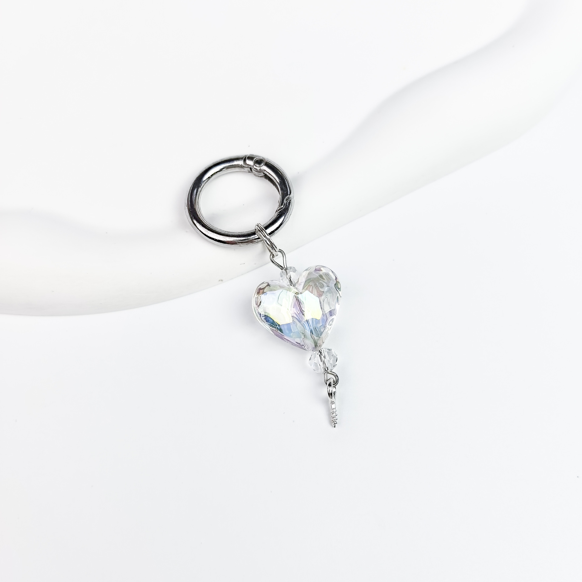 New Uv Transparent Heart-Shaped Star Multi-Color Keychain, Sheep Horn Nail, Cute Particle Blind Box, Diy Pendant, Mobile Phone Hanger Wholesale Application Scenario
